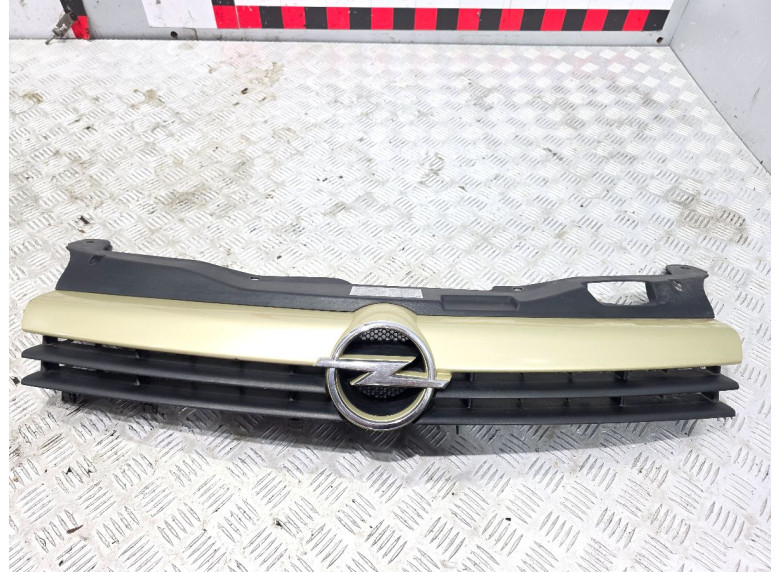Решетка радиатора к Opel Astra, 2006г.