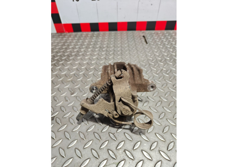 Суппорт задний правый к Volkswagen Passat, 2001г.