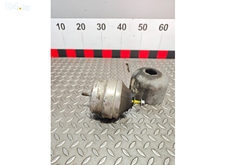 Подушка крепления двигателя к Volkswagen Passat 2004 г.
