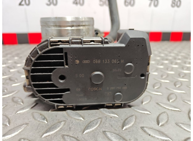 Заслонка дроссельная к Audi A4, 2002г.