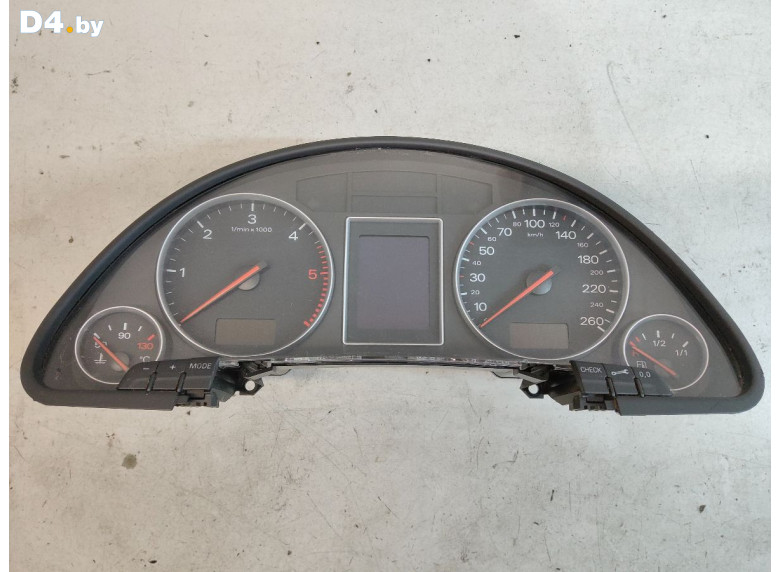 Щиток приборов (приборная панель) к Audi A4 2004 г.