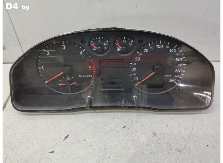 Щиток приборов (приборная панель) к Audi A4 1997 г.