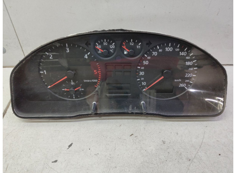 Щиток приборов (приборная панель) к Audi A4, 1997г.