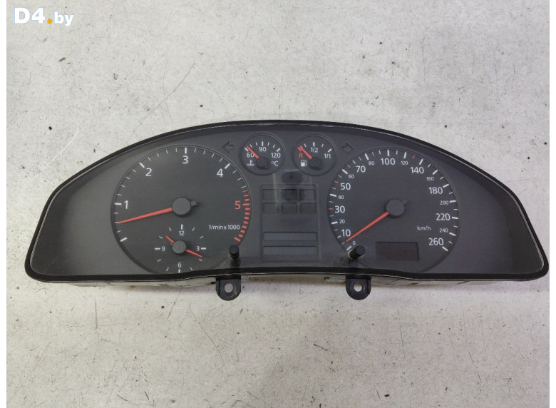Щиток приборов (приборная панель) к Audi A4 1998 г.