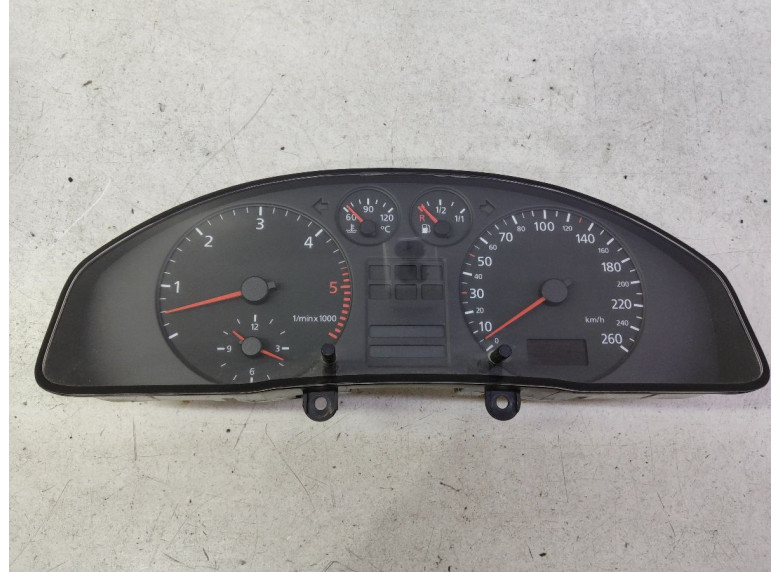 Щиток приборов (приборная панель) к Audi A4, 1998г.