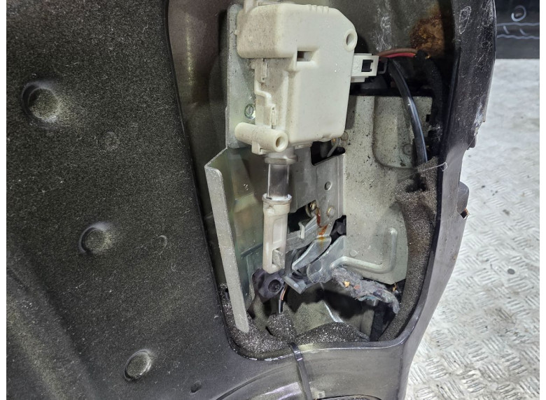 Замок багажника к Volkswagen Sharan, 2005г.