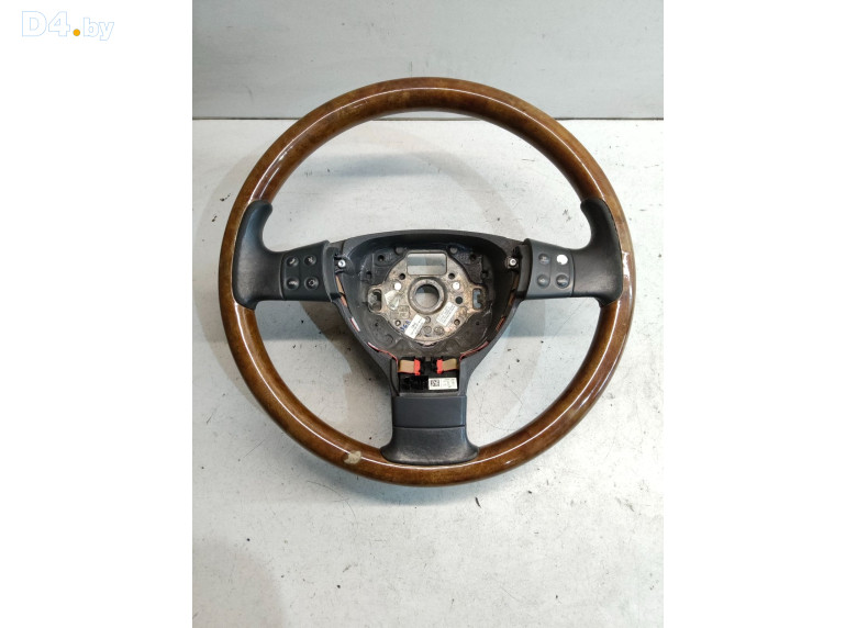 Руль к Volkswagen Golf 2005 г.