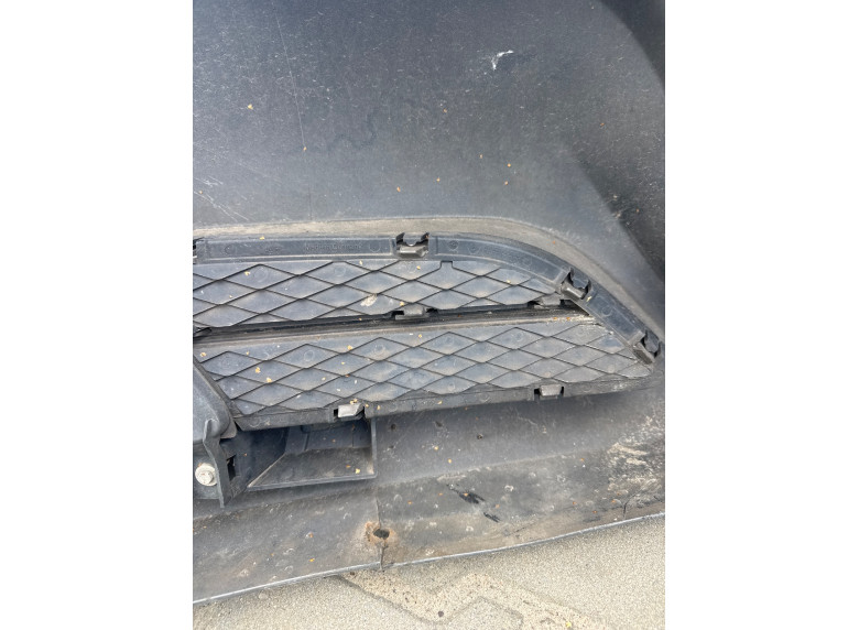 Заглушка (решетка) в бампер передний к BMW 3 E90/E91/E92/E93, 2011г.