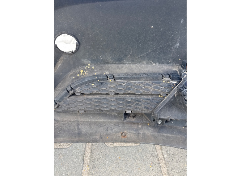 Заглушка (решетка) в бампер передний к BMW 3 E90/E91/E92/E93, 2011г.