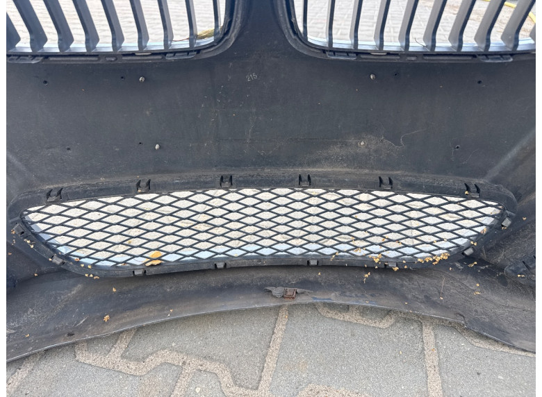 Заглушка (решетка) в бампер передний к BMW 3 E90/E91/E92/E93, 2011г.