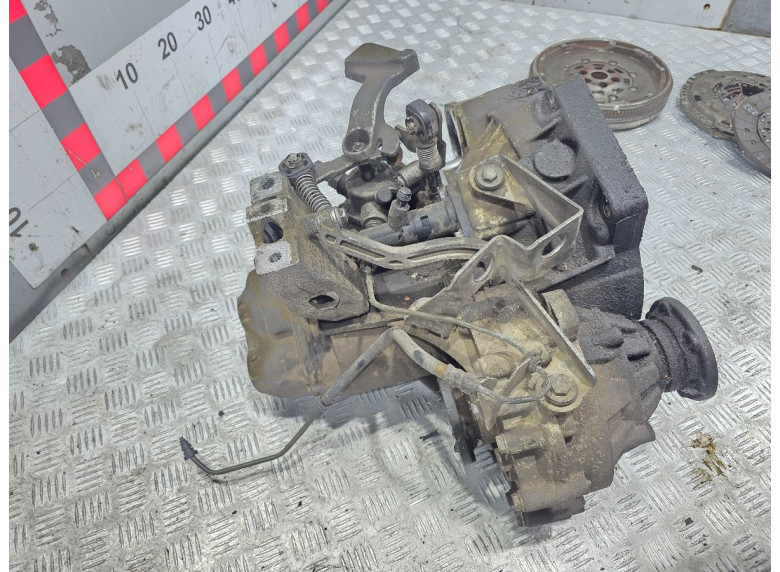 КПП механическая (МКПП) к Volkswagen Touran, 2006г.