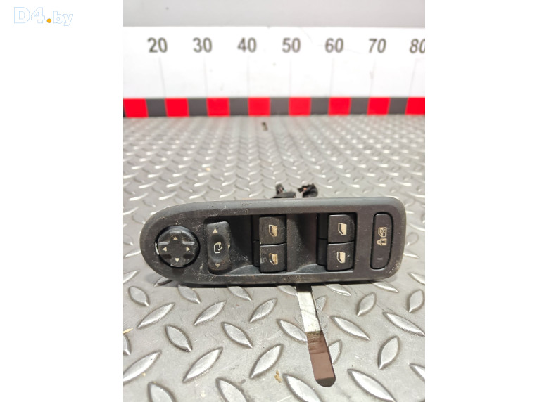 Блок управления стеклоподъемниками к Peugeot 308 2010 г.