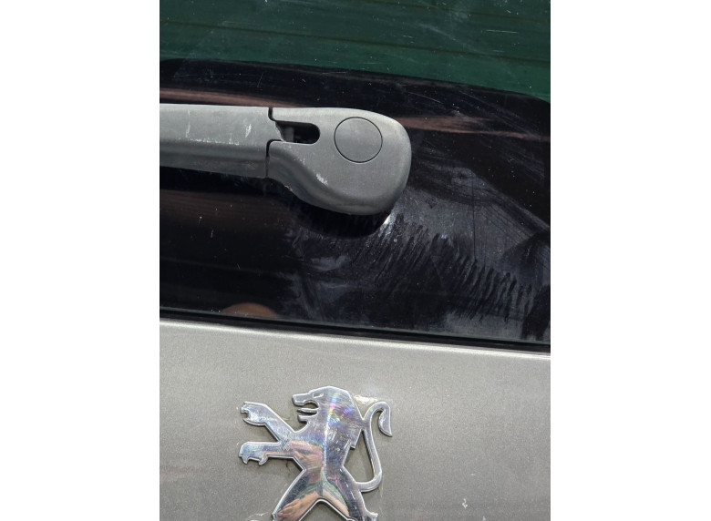 Моторчик заднего стеклоочистителя (дворника) к Peugeot Partner, 2011г.