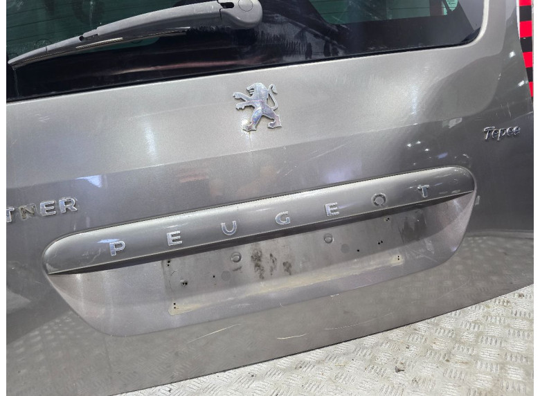 Накладка подсветки номера к Peugeot Partner, 2011г.