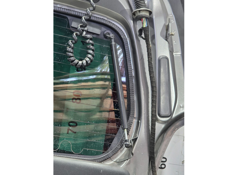Амортизатор стекла багажника к Peugeot Partner, 2011г.