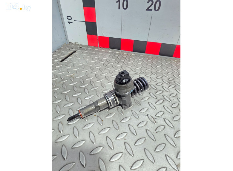 Форсунка к Volkswagen Golf 2005 г.