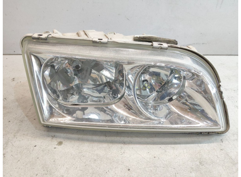 Фара правая к Volvo V40, 2004г.