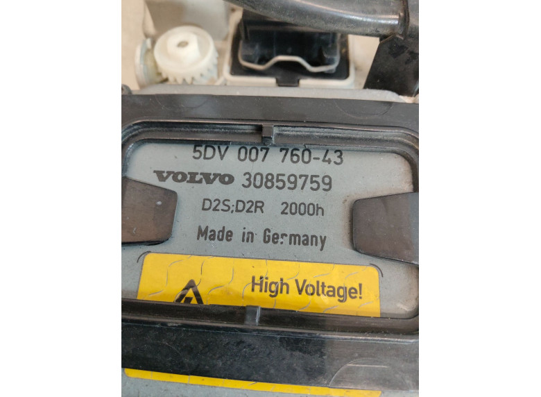 Фара правая к Volvo V40, 2001г.