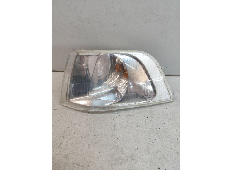Поворотник левый к Volvo V40, 2002г.