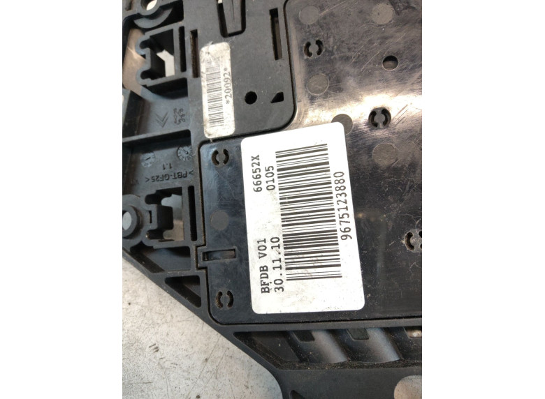 Блок предохранителей к Citroen C3, 2011г.