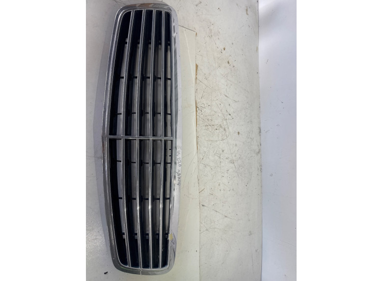 Решетка радиатора к Mercedes S W220, 2001г.