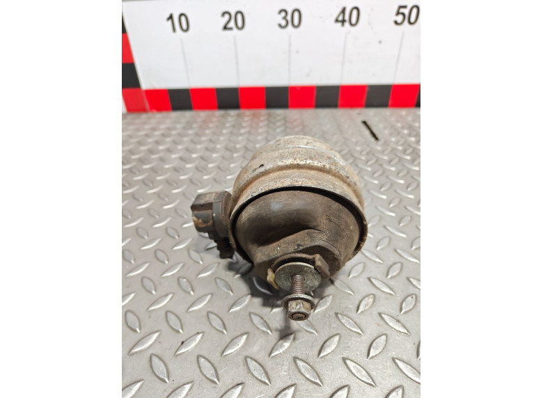 Подушка крепления двигателя к Audi A4, 2005г.