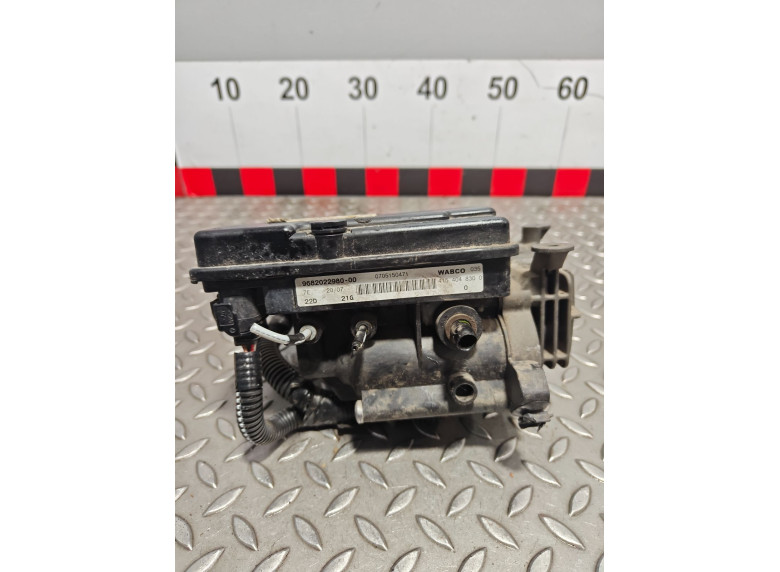 Компрессор пневмоподвески к Citroen C4 Picasso, 2007г.