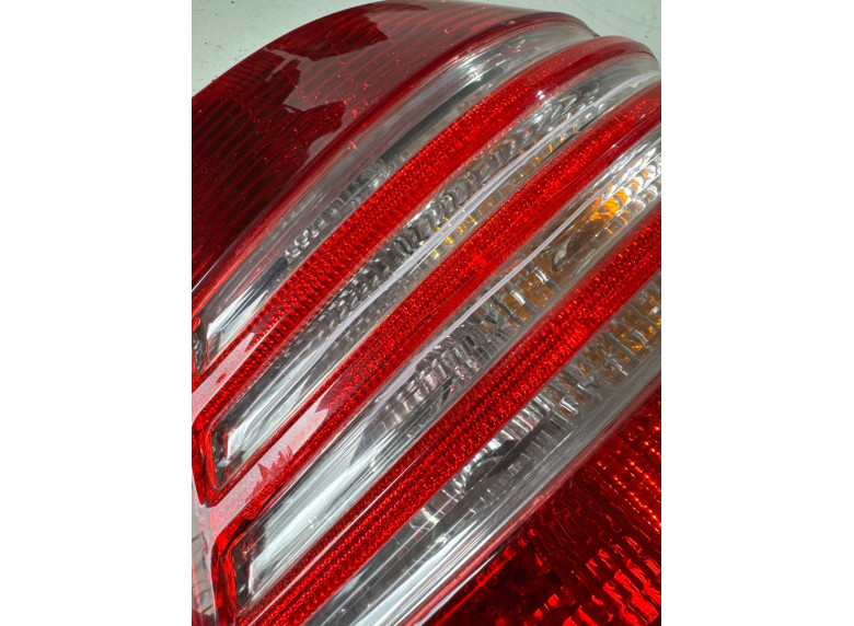 Фонарь задний правый к Mercedes S W220, 2003г.