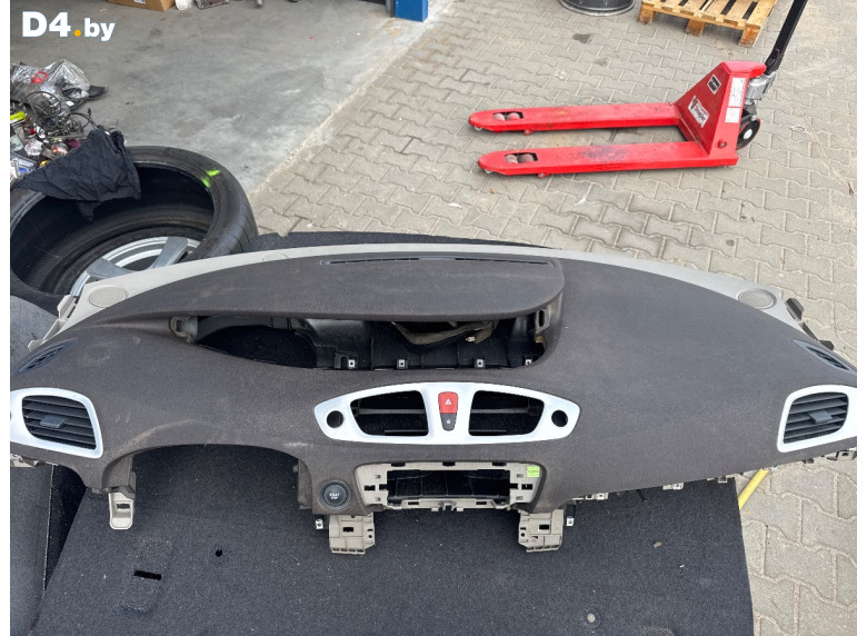Панель передняя салона (торпедо) к Renault GrandScenic 2009 г.