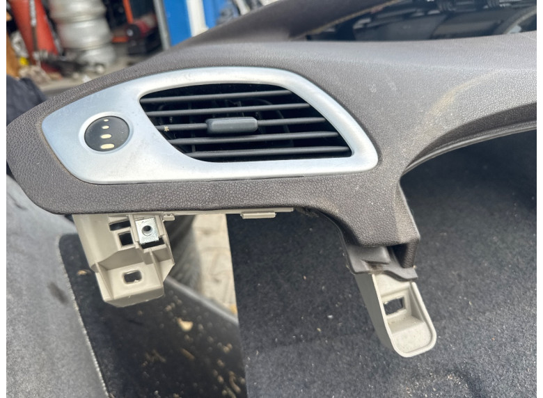 Панель передняя салона (торпедо) к Renault Grand Scenic, 2009г.