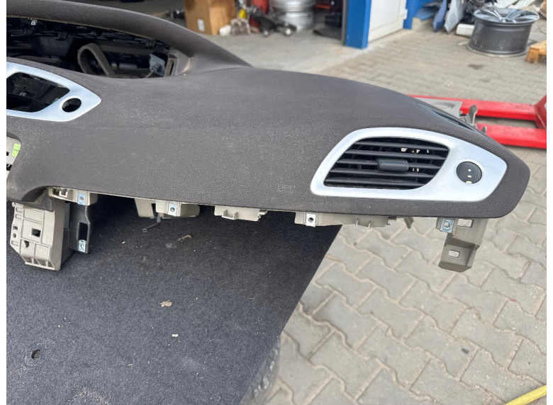 Панель передняя салона (торпедо) к Renault Grand Scenic, 2009г.