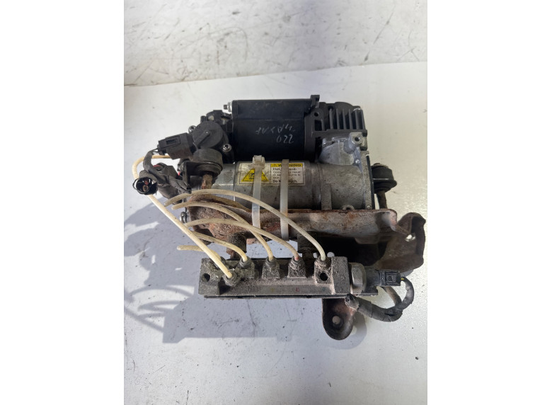 Компрессор пневмоподвески к Mercedes S W220, 2001г.