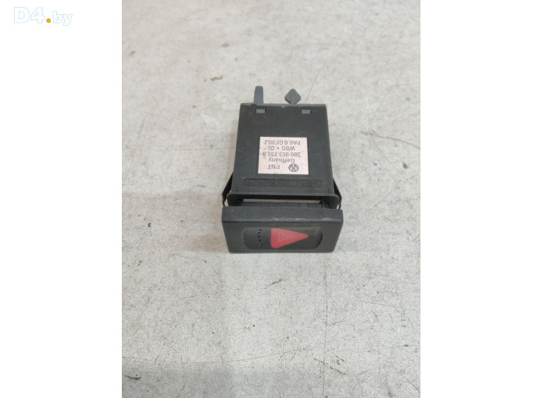 Кнопка аварийной сигнализации к Volkswagen Passat 1998 г.