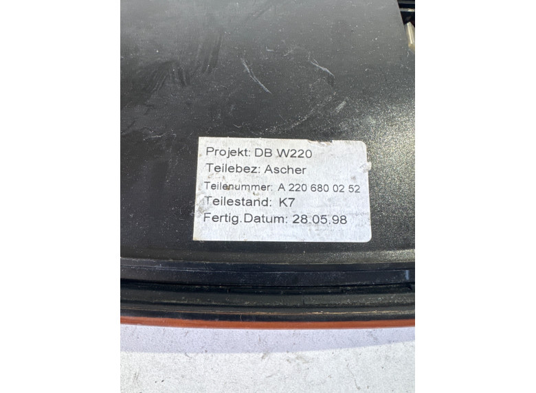 Пепельница к Mercedes S W220, 2001г.