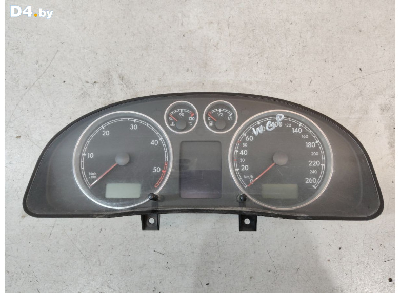 Щиток приборов (приборная панель) к Volkswagen Passat 2004 г.