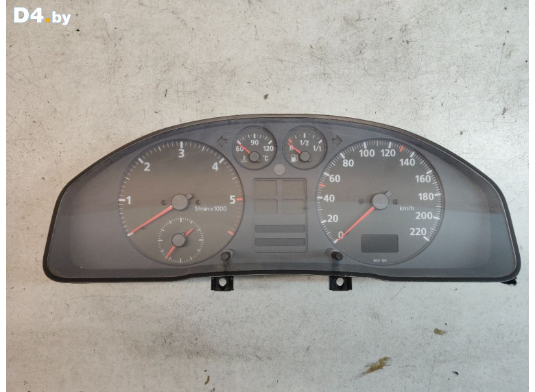 Щиток приборов (приборная панель) к Audi A4 1998 г.