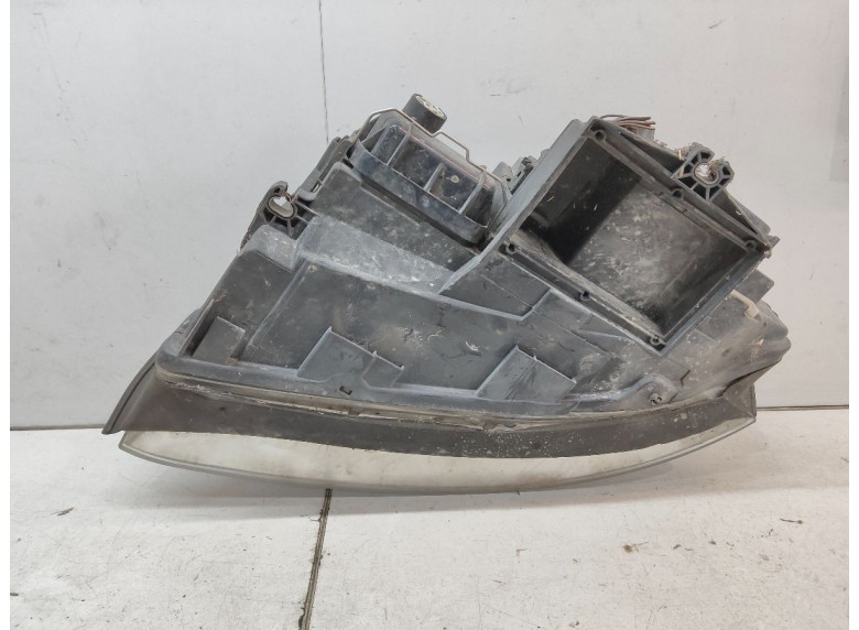 Фара правая к Audi A4, 2005г.