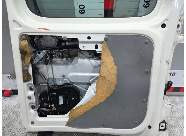 Дверь задняя распашная левая к Volkswagen Caddy, 2007г.