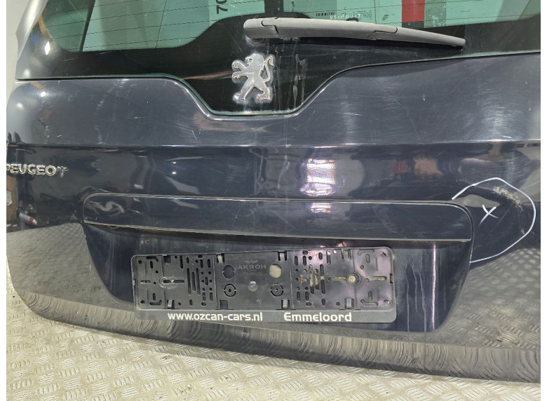 Накладка подсветки номера к Peugeot 5008, 2010г.