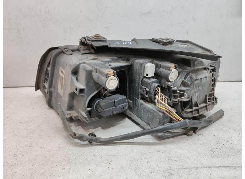 Фара правая к Audi A4, 2004г.