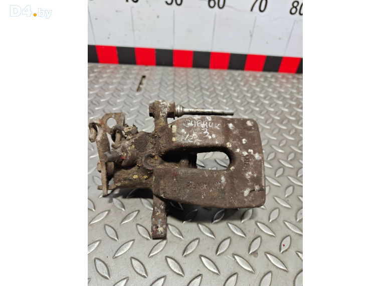 Суппорт задний правый к Renault Megane 2006 г.