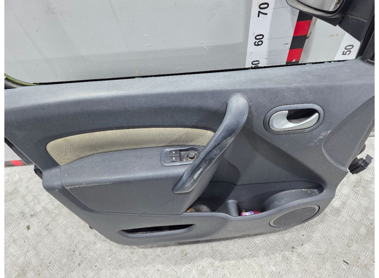 Обшивка двери передней левой (дверная карта) к Renault Kangoo, 2011г.