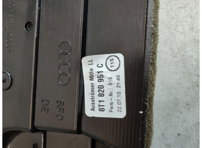 Дефлектор обдува салона к Audi A4, 2010г.
