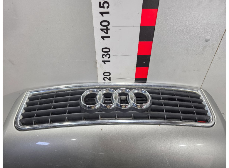 Решетка радиатора к Audi A4, 2003г.