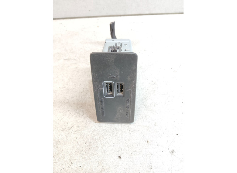 Разъем AUX / USB к Volvo V90, 2020г.