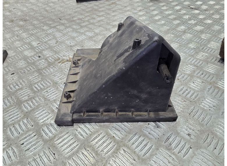 Корпус воздушного фильтра к Volkswagen Passat, 2001г.