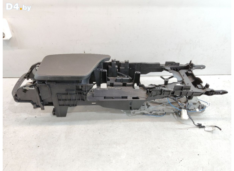 Подлокотник к Volvo V90 2020 г.
