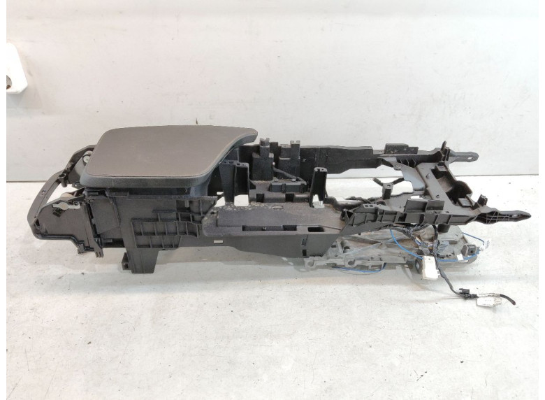 Подлокотник к Volvo V90, 2020г.