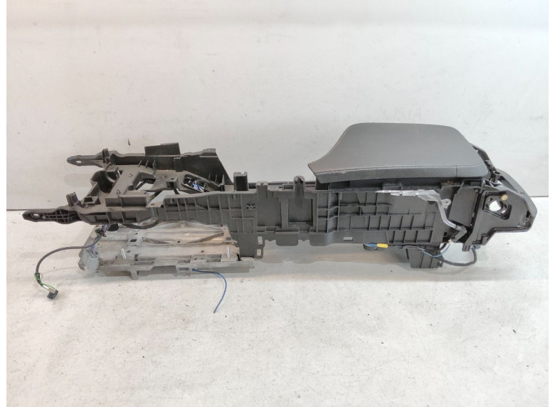 Подлокотник к Volvo V90, 2020г.