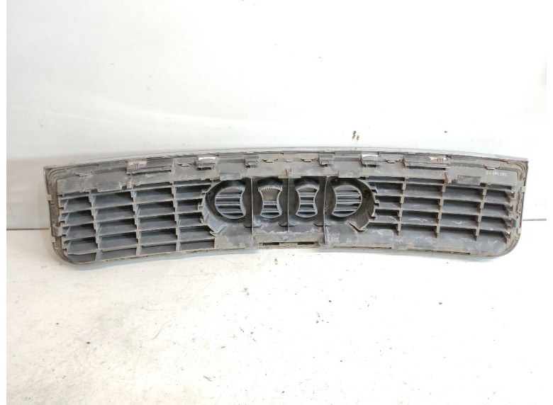 Решетка радиатора к Audi A4, 2002г.